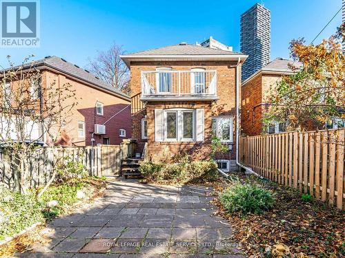 professionally landscaped backyard - 7 Duplex Crescent, Toronto, ON - Outdoor