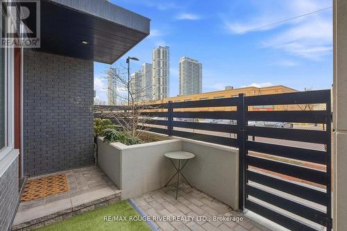 TH 104 - 2908 HIGHWAY 7  Vaughan, ON L4K 0K5