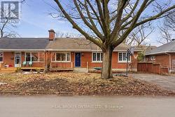 2086 BLOSSOM DRIVE  Ottawa, ON K1H 6G8