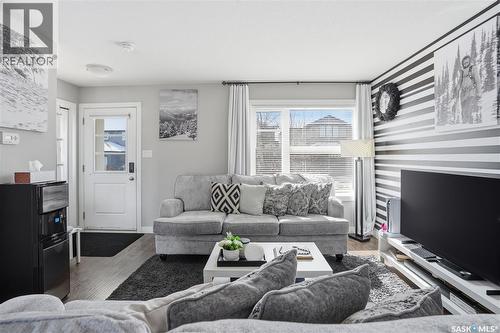 5624 Glide Crescent, Regina, SK - Indoor Photo Showing Living Room