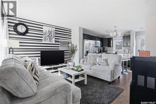 5624 Glide Crescent, Regina, SK - Indoor Photo Showing Living Room