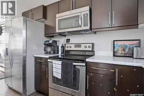 5624 Glide Crescent, Regina, SK - Indoor Photo Showing Kitchen With Stainless Steel Kitchen
