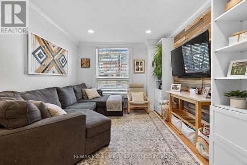 179 Burris Street, Hamilton, ON - Indoor Photo Showing Living Room