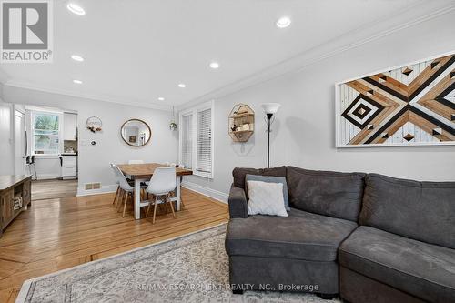 179 Burris Street, Hamilton, ON - Indoor Photo Showing Living Room