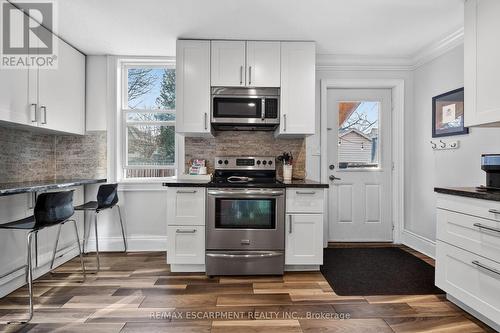 179 Burris Street, Hamilton, ON - Indoor Photo Showing Kitchen With Upgraded Kitchen