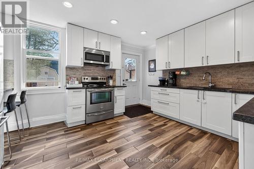 179 Burris Street, Hamilton, ON - Indoor Photo Showing Kitchen With Upgraded Kitchen