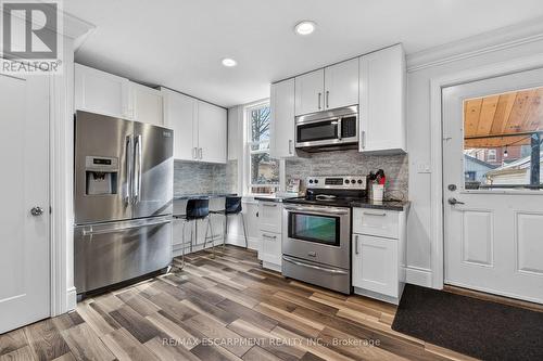 179 Burris Street, Hamilton, ON - Indoor Photo Showing Kitchen With Upgraded Kitchen