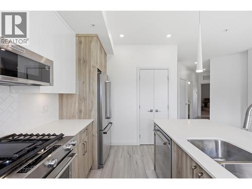 1405 Springhill Drive Unit# 2103, Kamloops, BC - Indoor Photo Showing Kitchen With Stainless Steel Kitchen With Double Sink With Upgraded Kitchen