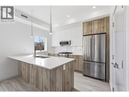 1405 Springhill Drive Unit# 2103, Kamloops, BC - Indoor Photo Showing Kitchen With Stainless Steel Kitchen With Double Sink With Upgraded Kitchen