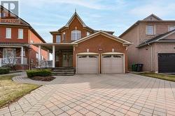 1382 AVON DRIVE  Mississauga, ON L5N 7Z3