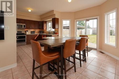 1382 Avon Drive, Mississauga, ON - Indoor Photo Showing Dining Room