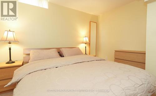 1382 Avon Drive, Mississauga, ON - Indoor Photo Showing Bedroom