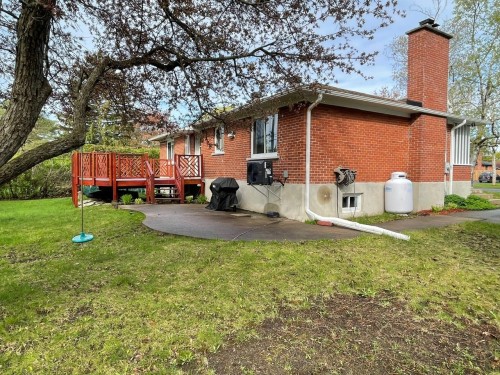 Courtyard - 182 Av. Duke-Of-Kent, Pointe-Claire, QC - Outdoor
