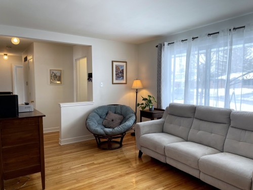 Living Room - 182 Av. Duke-Of-Kent, Pointe-Claire, QC - Indoor Photo Showing Living Room
