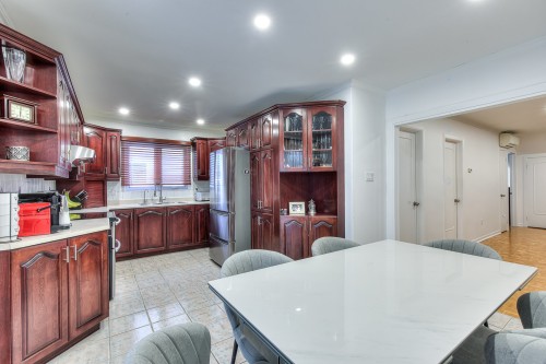 Cuisine - 980  - 982 Av. Châtelaine, Laval (Chomedey), QC - Indoor Photo Showing Other Room