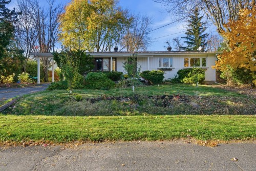 27 Rue des Pins  Saint-Basile-Le-Grand, QC J3N 1L5