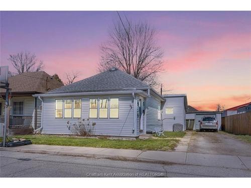 23 DEGGE Street  Chatham, ON N7M 4X3