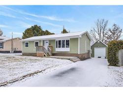 8 Finnamore ST  Oromocto, NB E2V 2J5