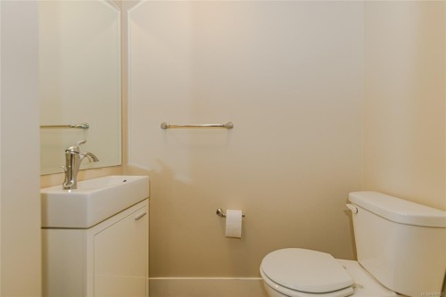 214-21 Conard St, View Royal, BC - Indoor Photo Showing Bathroom