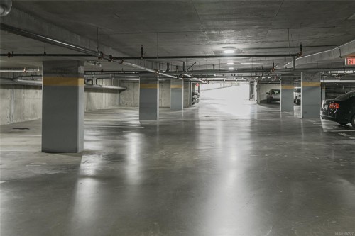 214-21 Conard St, View Royal, BC - Indoor Photo Showing Garage