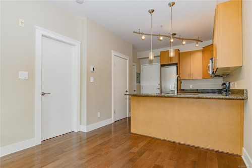 214-21 Conard St, View Royal, BC - Indoor Photo Showing Kitchen