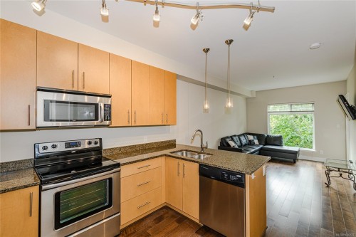 214-21 Conard St, View Royal, BC - Indoor Photo Showing Kitchen With Stainless Steel Kitchen With Double Sink