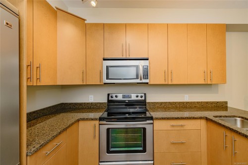 214-21 Conard St, View Royal, BC - Indoor Photo Showing Kitchen