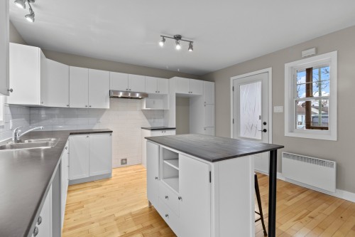 Cuisine - 144 Rue William, Châteauguay, QC - Indoor Photo Showing Kitchen With Double Sink