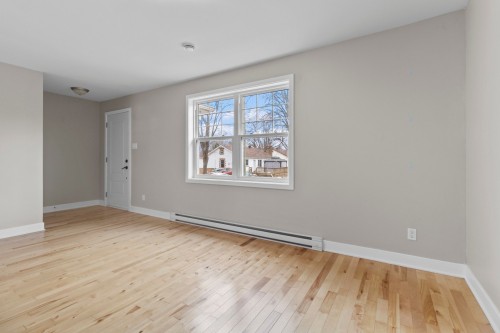 Hall d'entrée/Vestibule - 144 Rue William, Châteauguay, QC - Indoor Photo Showing Other Room