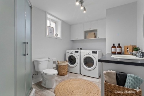 Salle de bains - 144 Rue William, Châteauguay, QC - Indoor Photo Showing Laundry Room