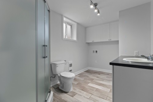 Salle de lavage - 144 Rue William, Châteauguay, QC - Indoor Photo Showing Bathroom