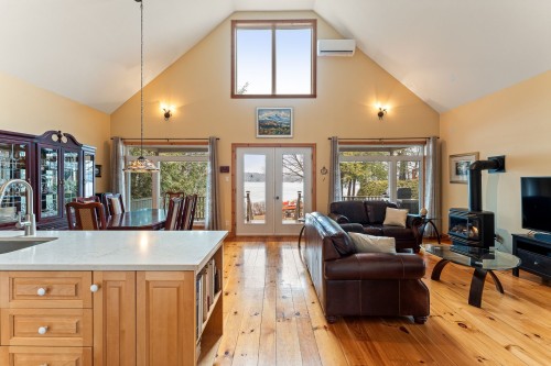 Hall d'entrée/Vestibule - 310 Rue Larose, Dunham, QC - Indoor Photo Showing Other Room
