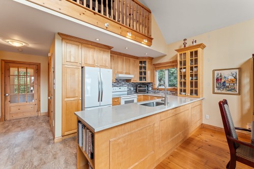 Hall d'entrée/Vestibule - 310 Rue Larose, Dunham, QC - Indoor Photo Showing Other Room