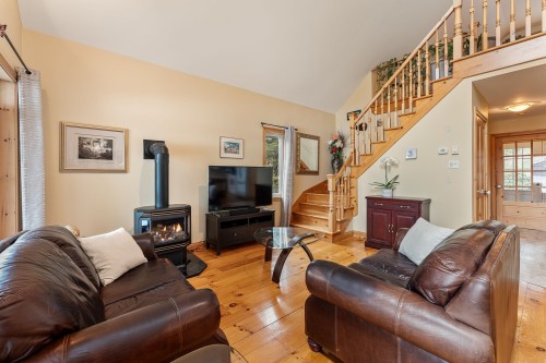 Salon - 310 Rue Larose, Dunham, QC - Indoor Photo Showing Living Room