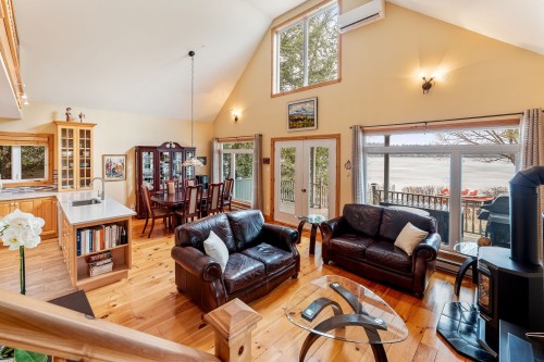 Salon - 310 Rue Larose, Dunham, QC - Indoor Photo Showing Living Room