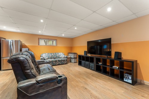 Salle familiale - 310 Rue Larose, Dunham, QC - Indoor