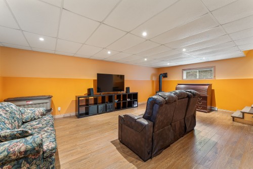 Salle familiale - 310 Rue Larose, Dunham, QC - Indoor