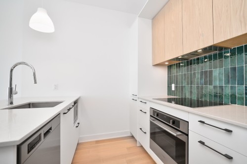 Kitchen - 604-7227 Boul. Newman, Montréal (Lasalle), QC - Indoor Photo Showing Kitchen With Upgraded Kitchen