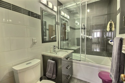 Salle de bains - 154  - 156 Av. Frédéric-Hébert, Rouyn-Noranda, QC - Indoor Photo Showing Bathroom