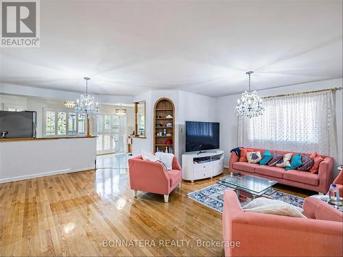 5471 Whitehorn Avenue, Mississauga, ON - Indoor Photo Showing Living Room