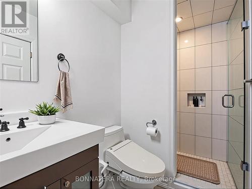 5471 Whitehorn Avenue, Mississauga, ON - Indoor Photo Showing Bathroom