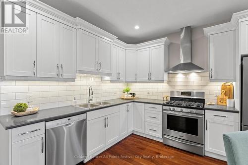 206 Bennett Street E, Goderich (Goderich (Town)), ON - Indoor Photo Showing Kitchen With Double Sink With Upgraded Kitchen