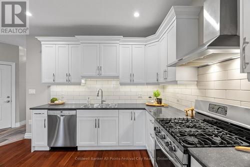 206 Bennett Street E, Goderich (Goderich (Town)), ON - Indoor Photo Showing Kitchen With Upgraded Kitchen