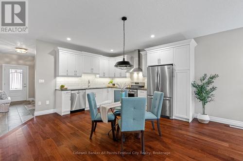206 Bennett Street E, Goderich (Goderich (Town)), ON - Indoor Photo Showing Kitchen With Upgraded Kitchen