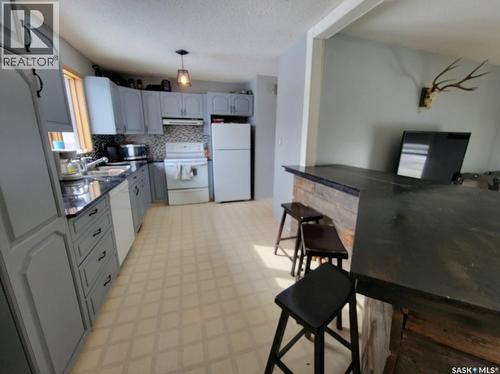 5034 Mirror Drive, Macklin, SK - Indoor Photo Showing Kitchen