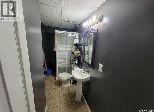 5034 Mirror Drive, Macklin, SK - Indoor Photo Showing Bathroom