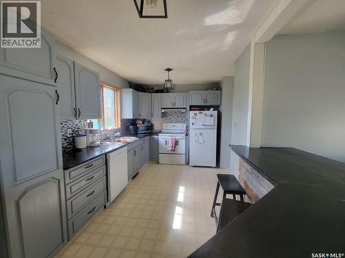 5034 Mirror Drive, Macklin, SK - Indoor Photo Showing Kitchen