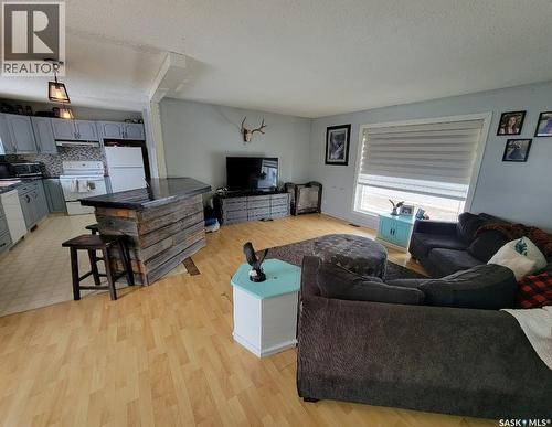 5034 Mirror Drive, Macklin, SK - Indoor Photo Showing Living Room