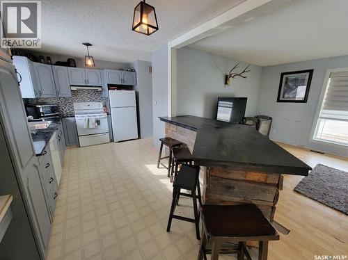 5034 Mirror Drive, Macklin, SK - Indoor Photo Showing Other Room