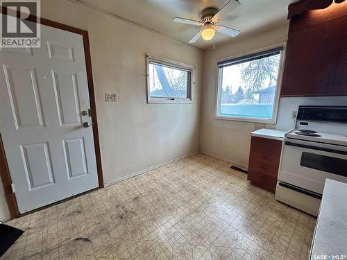 455 Halifax Street, Regina, SK - Indoor Photo Showing Kitchen